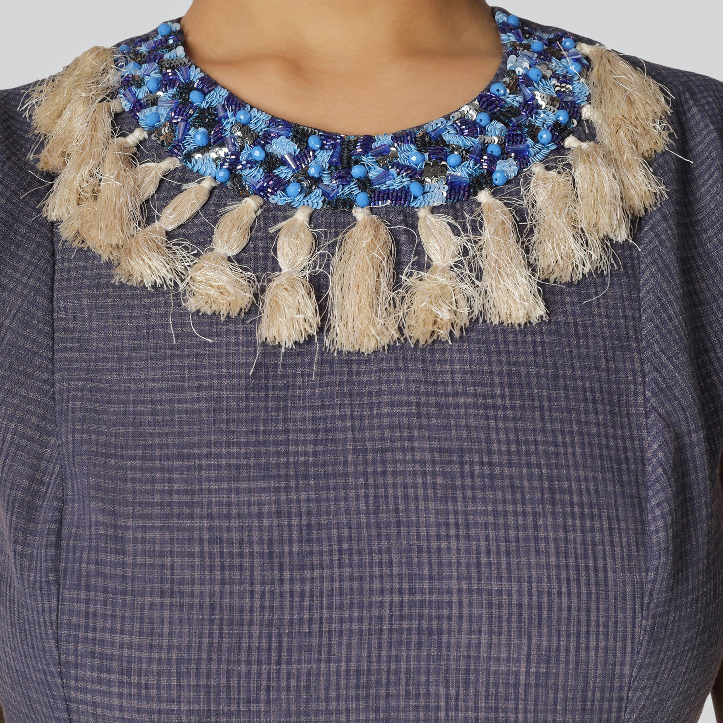 blue stripped linen dress close look