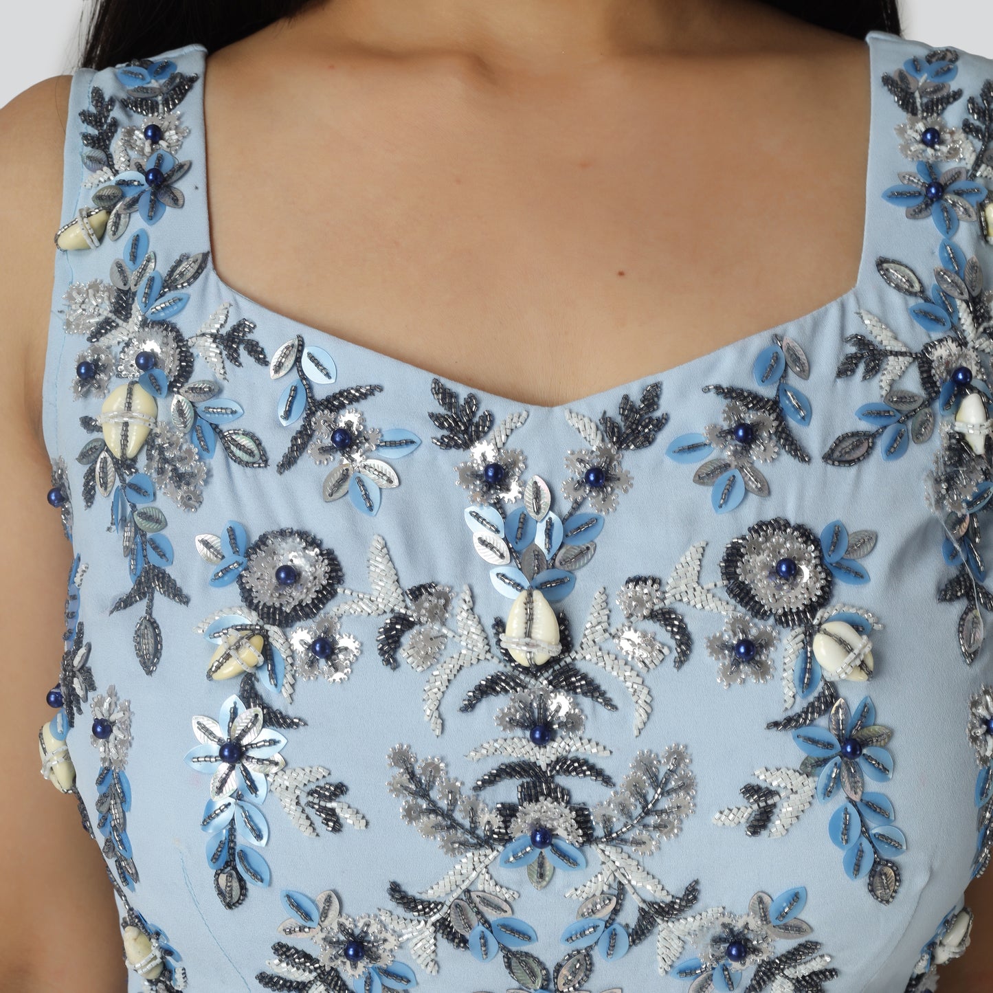 Blue suit top look
