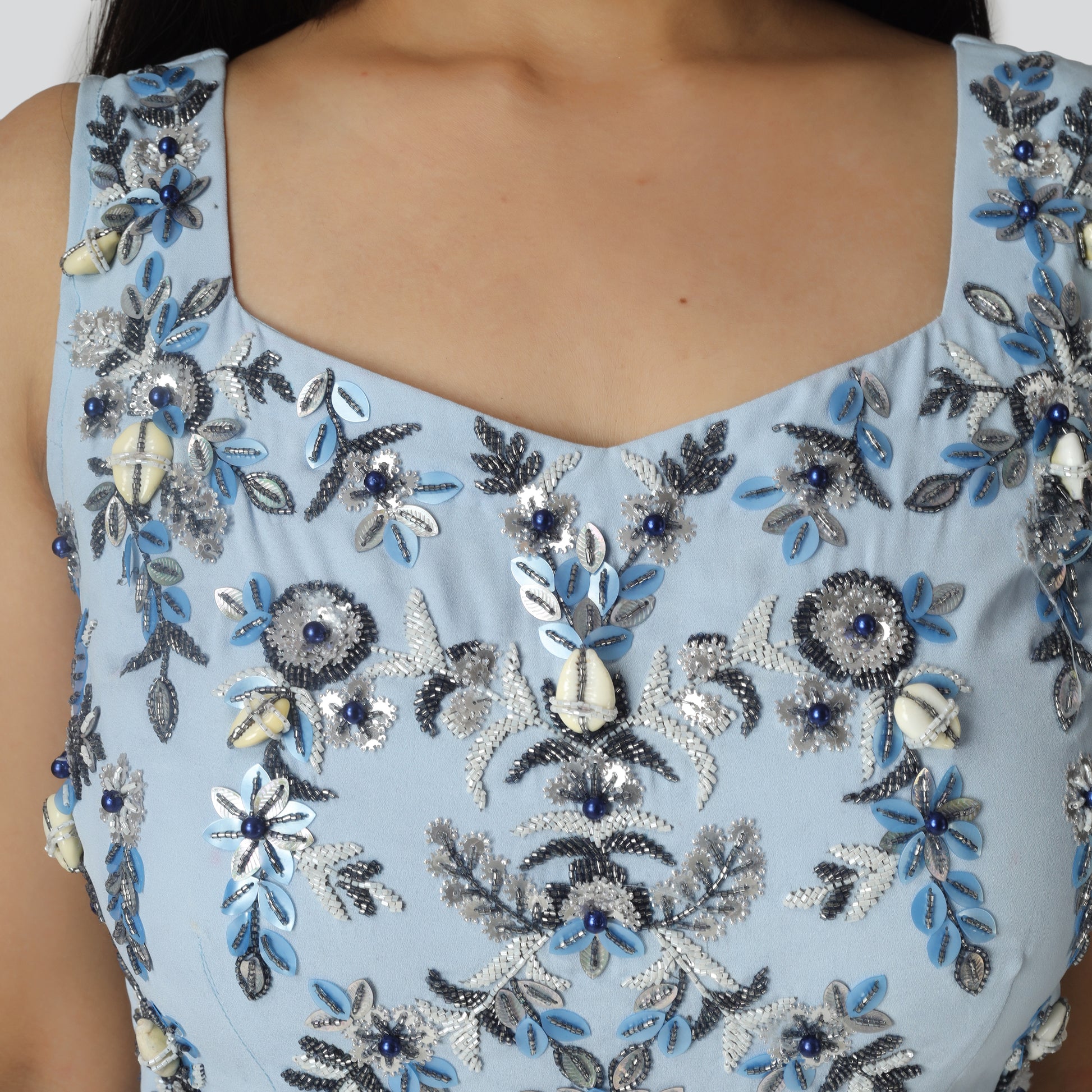 Blue suit top look